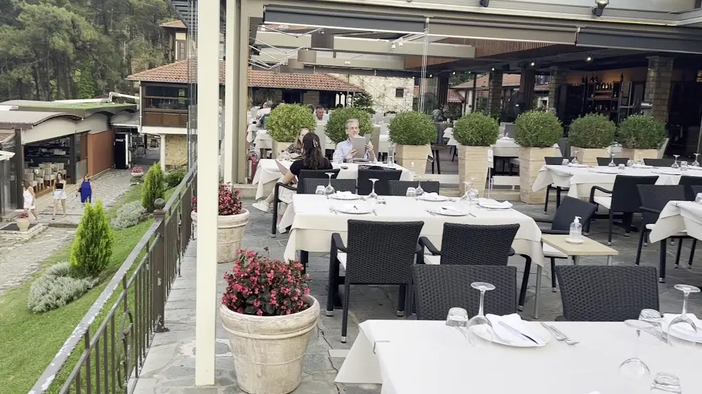 Frontzou Politia Restaurant_Ioánnina_slider_image_2