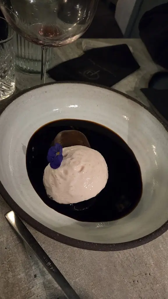 noam shaham_To Magazaki Pou Legame_Ioánnina_review