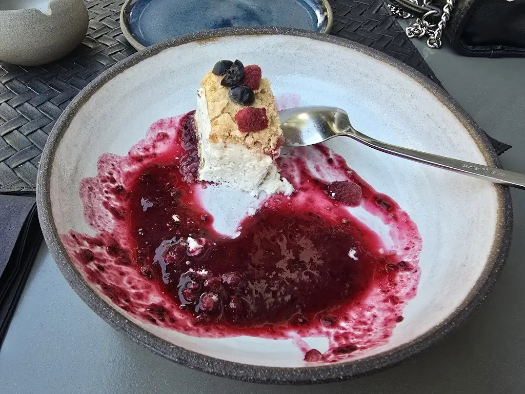 Narine Herherian_To Magazaki Pou Legame_Ioánnina_review