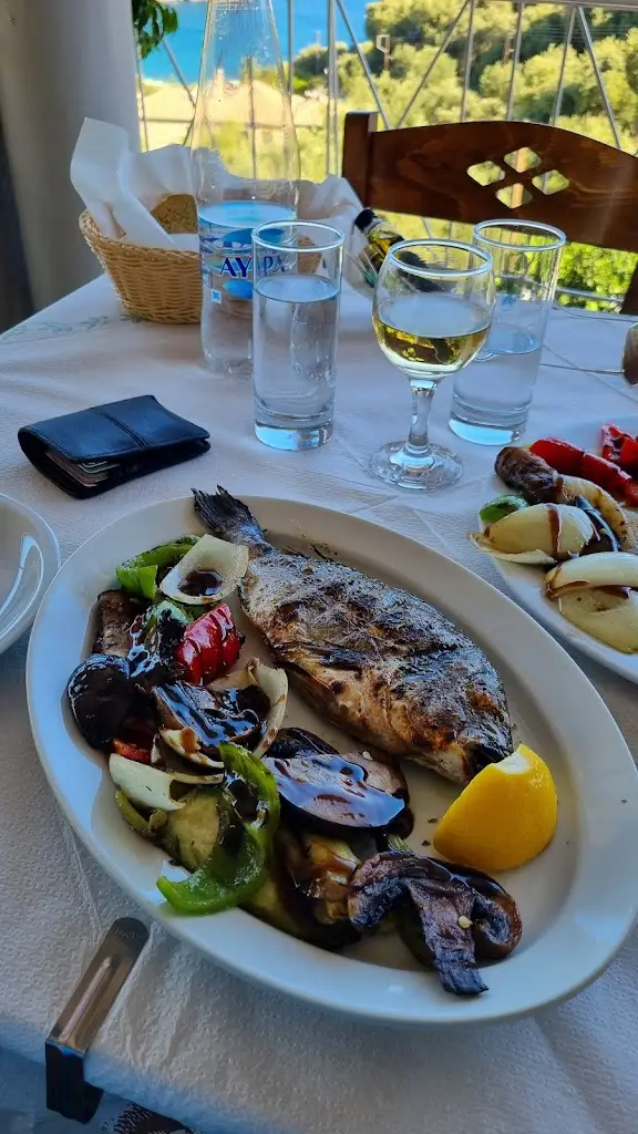 Plamen Nikolov_Porto Lichnos_Kanaláki_recensione