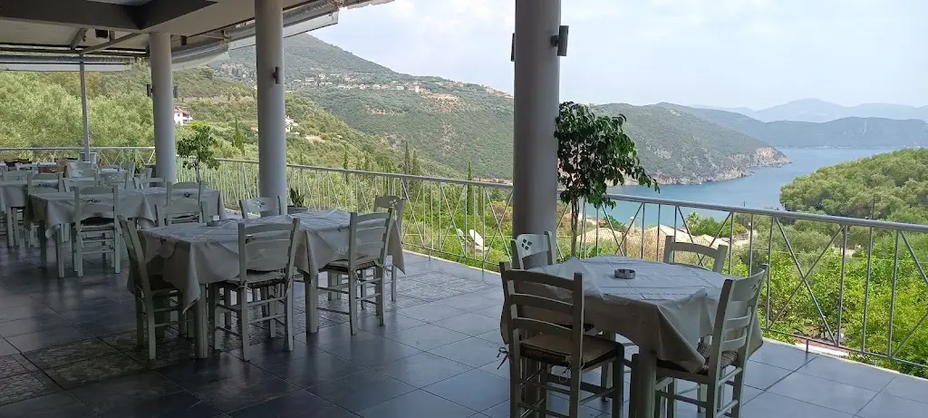 Porto Lichnos Restaurant in Kanaláki