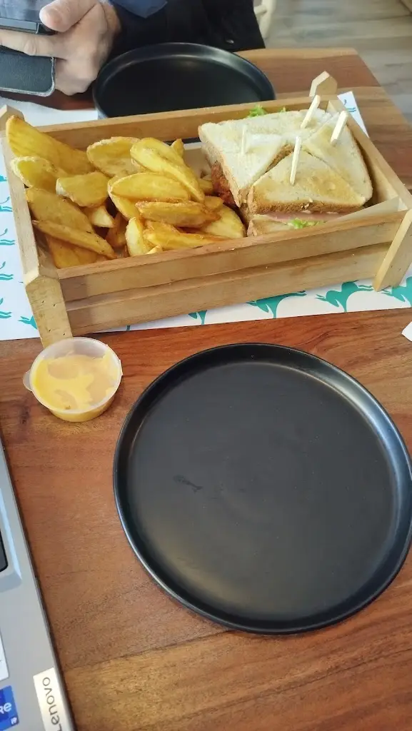 Στρατος Κλεπετουνας_Μακριά Γαϊδούρα - All day Chill_Katsikás_Bewertung