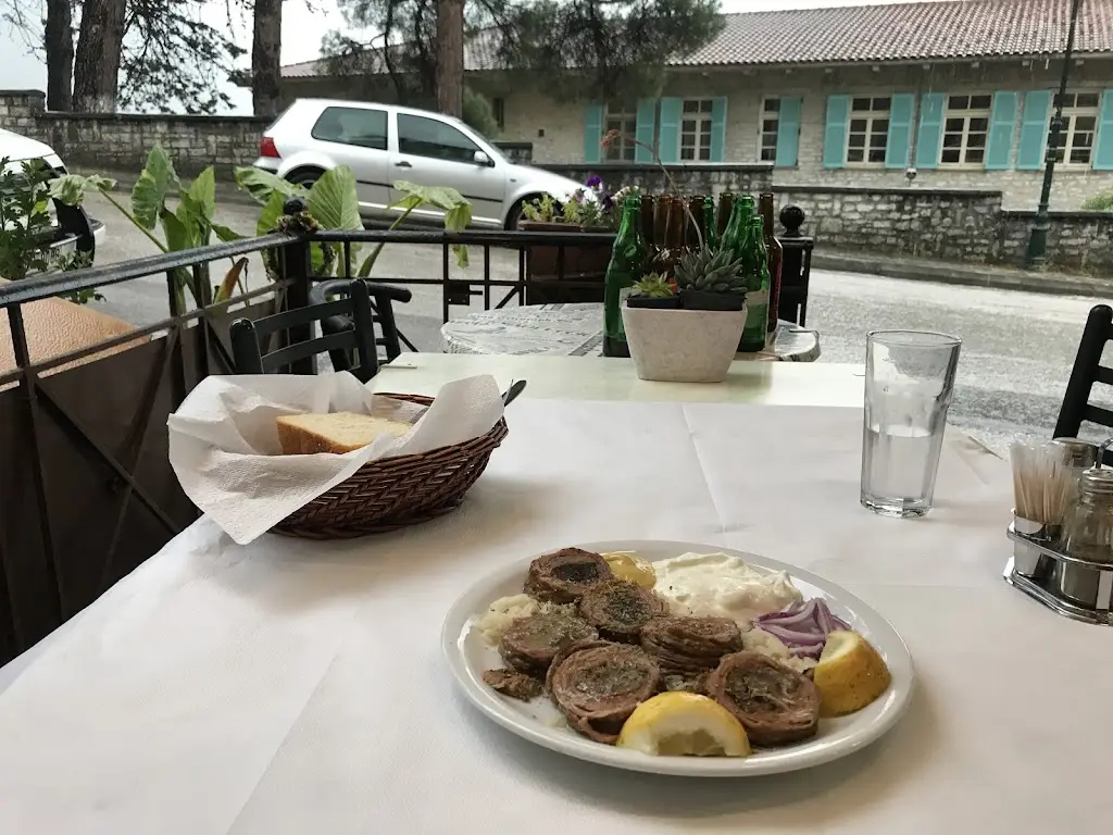 Kestutis Vasiliunas_Smólikas_Kónitsa_reseña