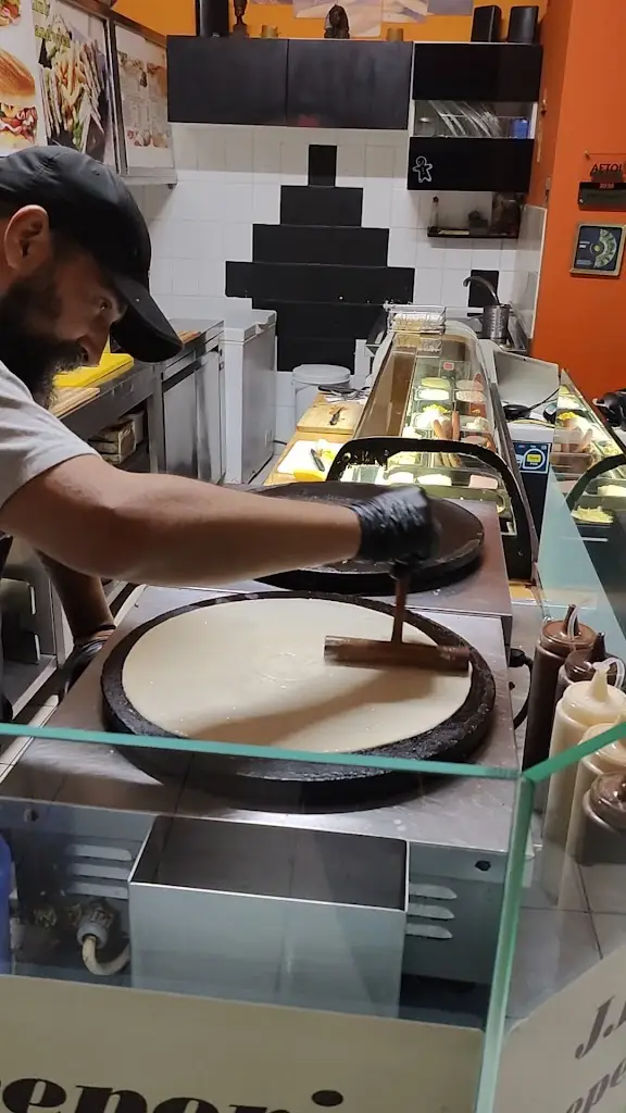 Konstantinos Tziallas_J.B Creperie_Kónitsa_review