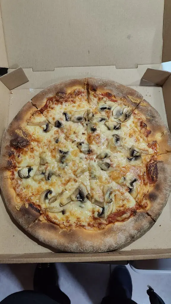 Konstantinos Tziallas_Pizza Vaggelis_Kónitsa_review