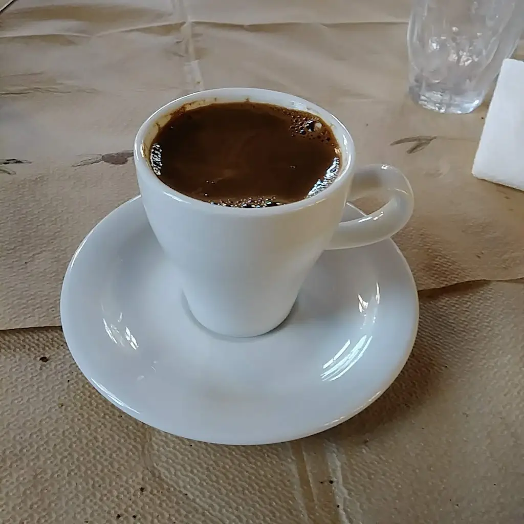 Konstantinos Tziallas_Πεκλαρίτικο Στέκι_Kónitsa_Bewertung