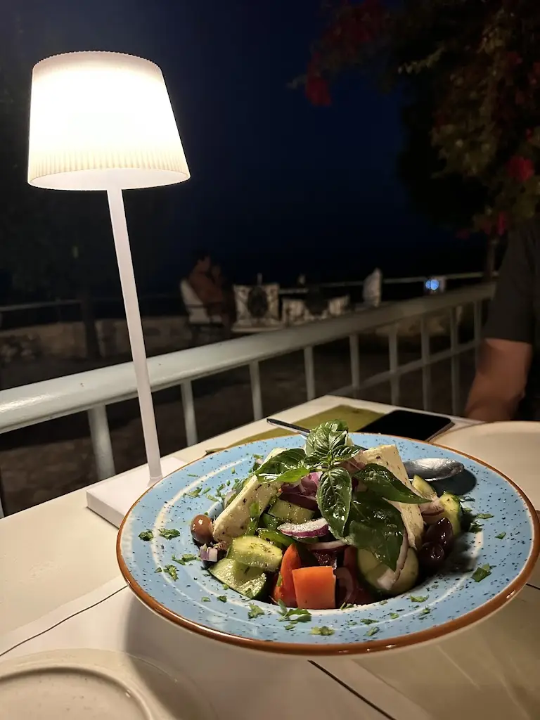 Büşra Sevindik_Frigano_Neochóri_review