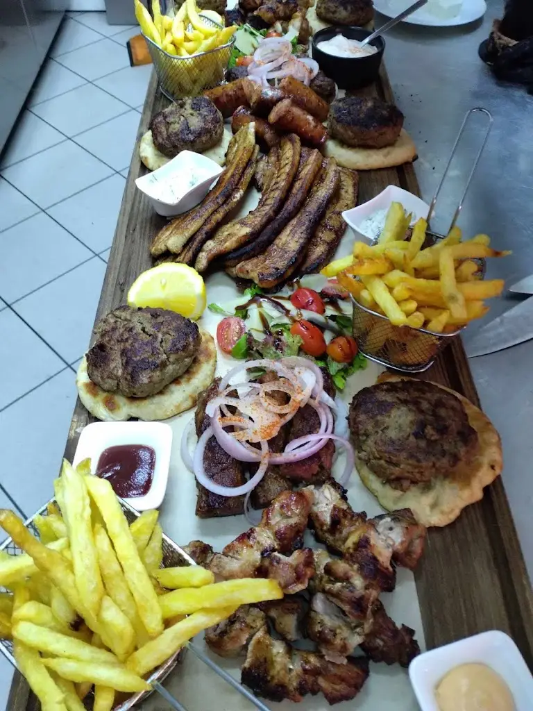 Menü_MantzatoGrillHouse_Neochorópoulo_Bild_4