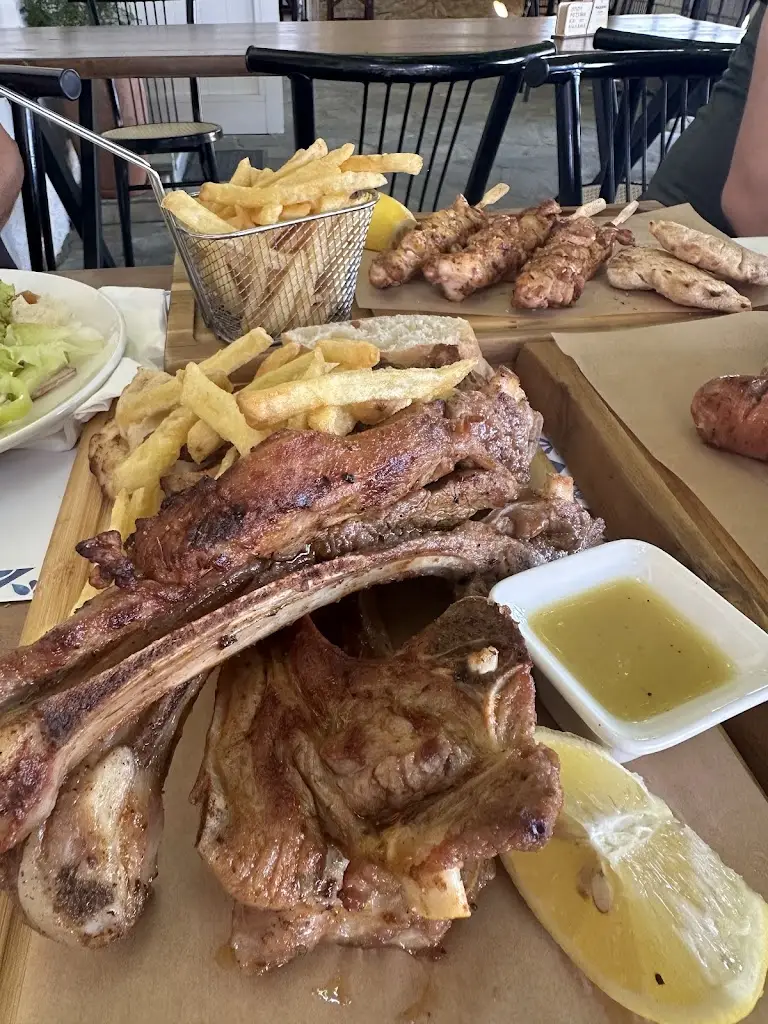 Georgina Kasimati_MantzatoGrillHouse_Neochorópoulo_Bewertung