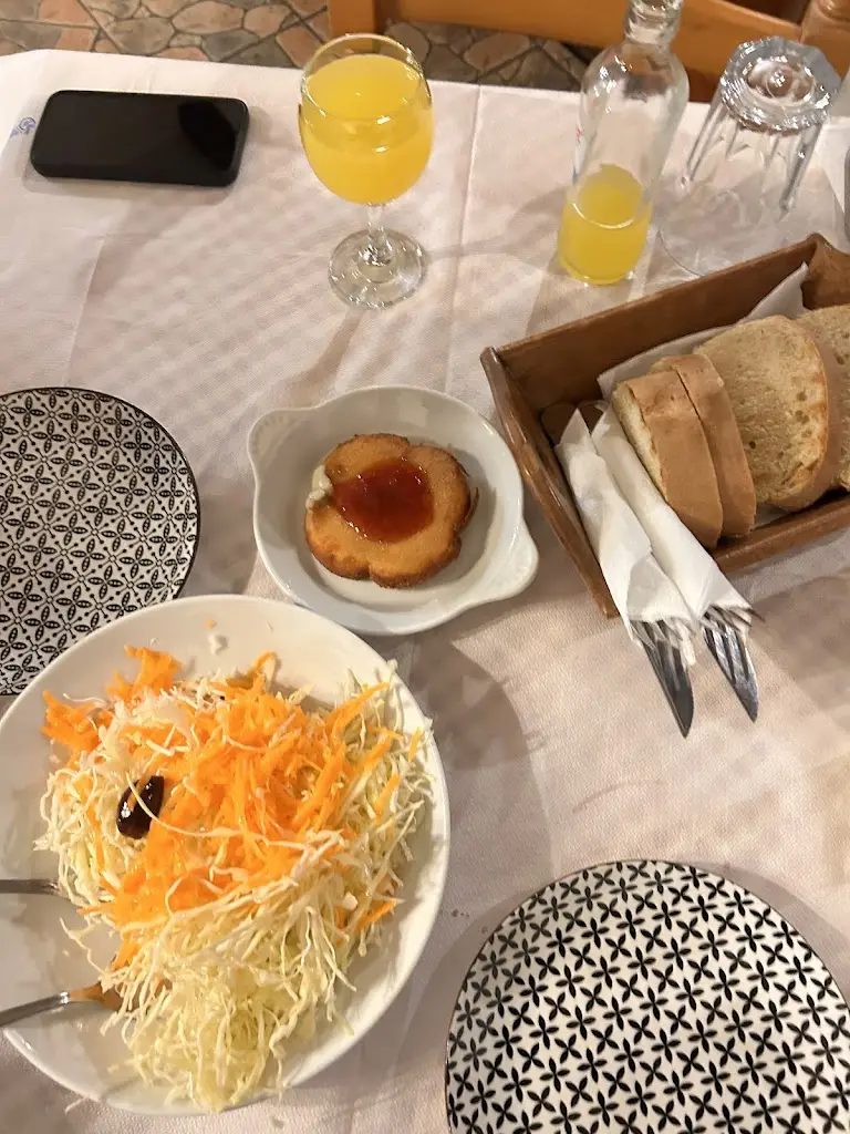 Hana Bhutta_Μετσοβίτικο Σαλόνι_Metsovo_Bewertung