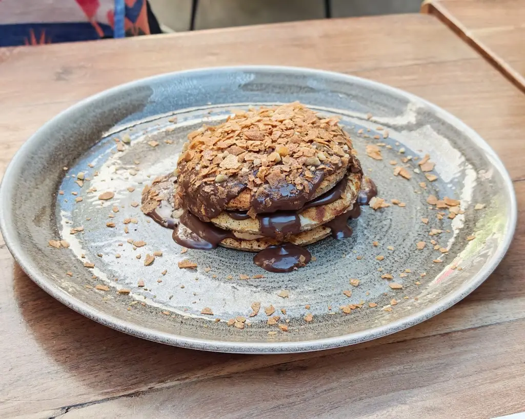 Ben McGowan_The Yard, All Day Habit_Párga_recensione