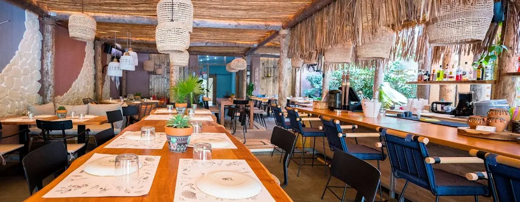 The Yard, All Day Habit Restaurant in Párga