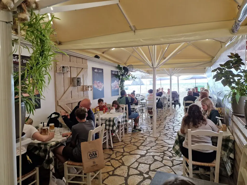 Simple Gyros Grill House Parga Restaurant in Párga