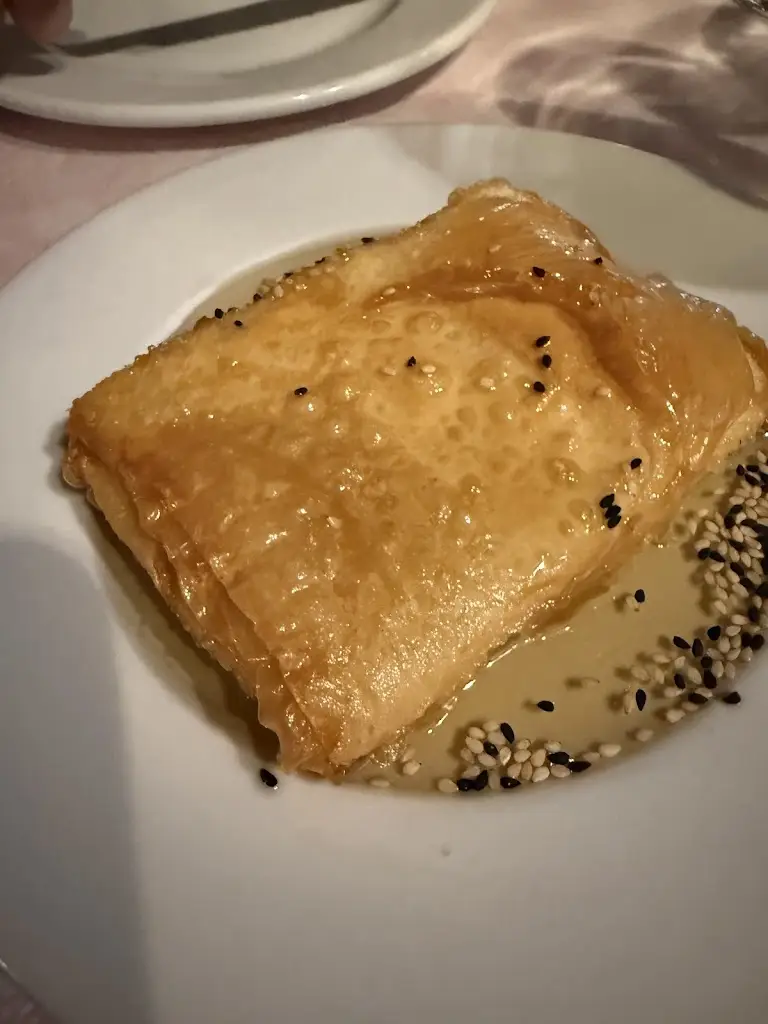 Maria R_Taverna Lithos_Párga_recensione