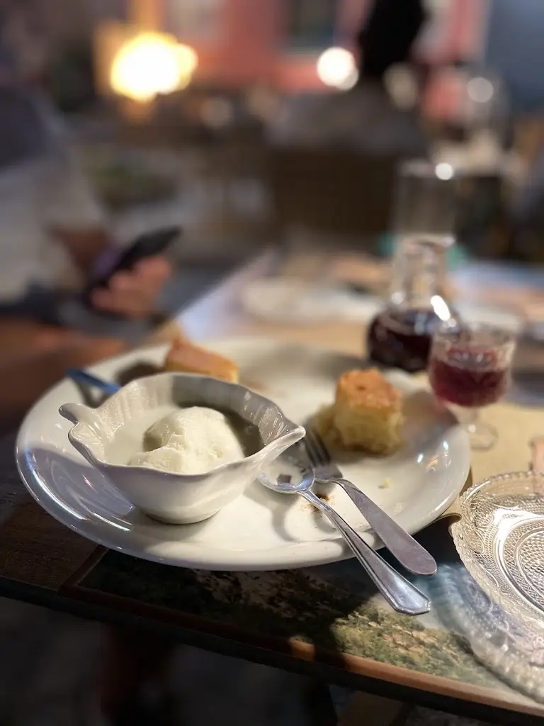 Letty Virtej_Karvounis Family Pizza Restaurant_Pérdika_reseña