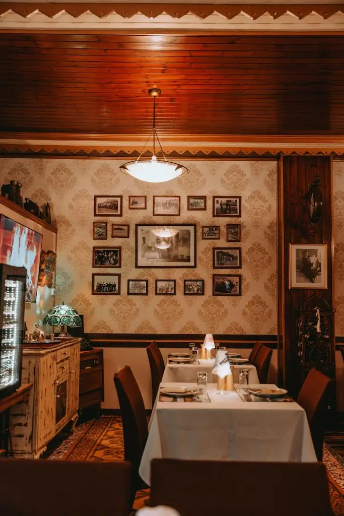 Karvounis Family Pizza Restaurant Restaurant in Pérdika