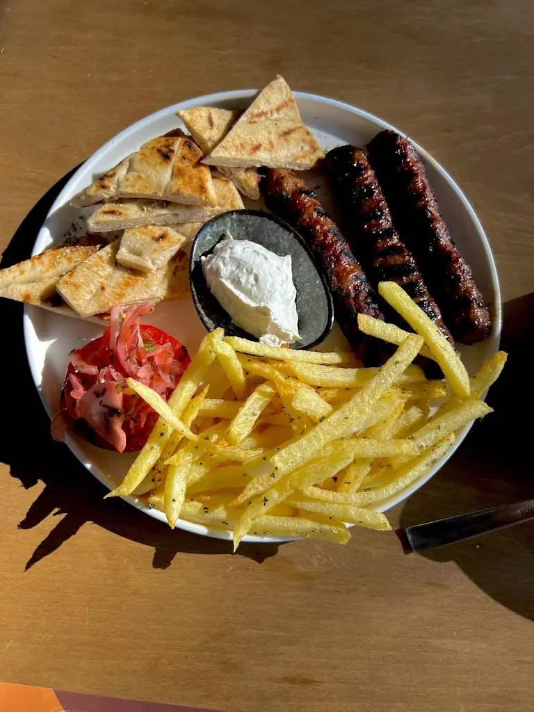 Some Guy_Fyki Beach Restaurant_Pérdika_Bewertung