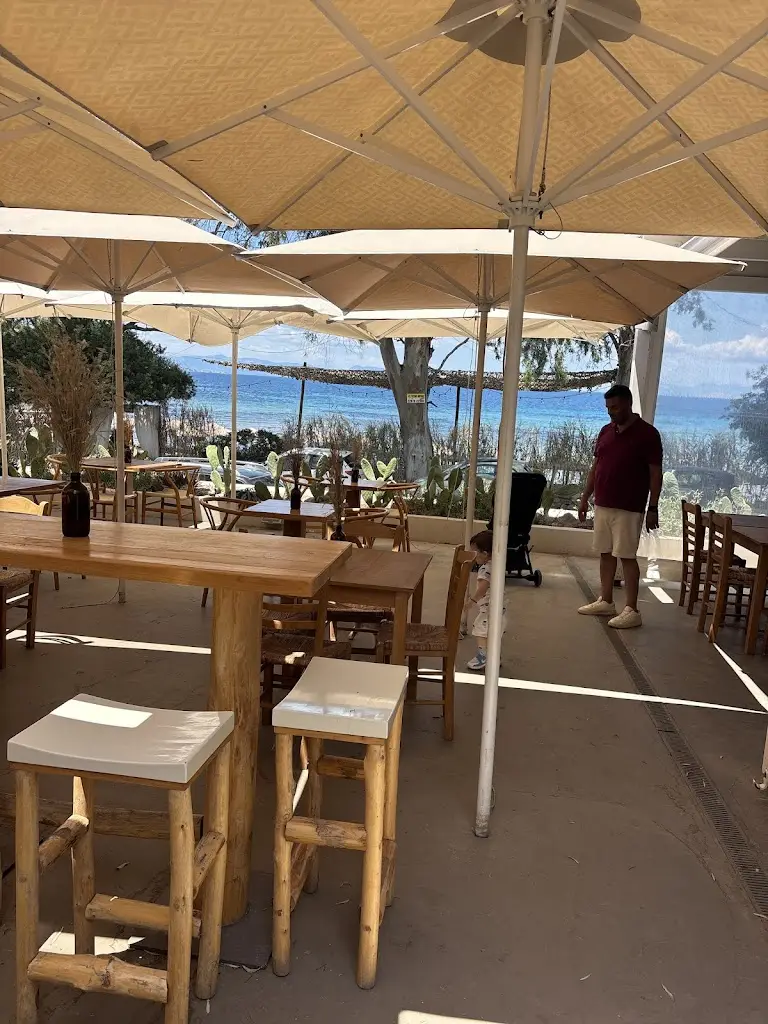 Fyki Beach Restaurant_Pérdika_slider_image_1