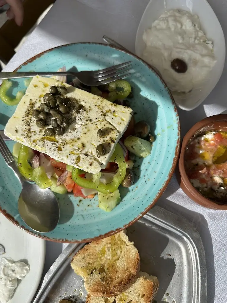 Carlota B_Alkyoni_Pérdika_Bewertung