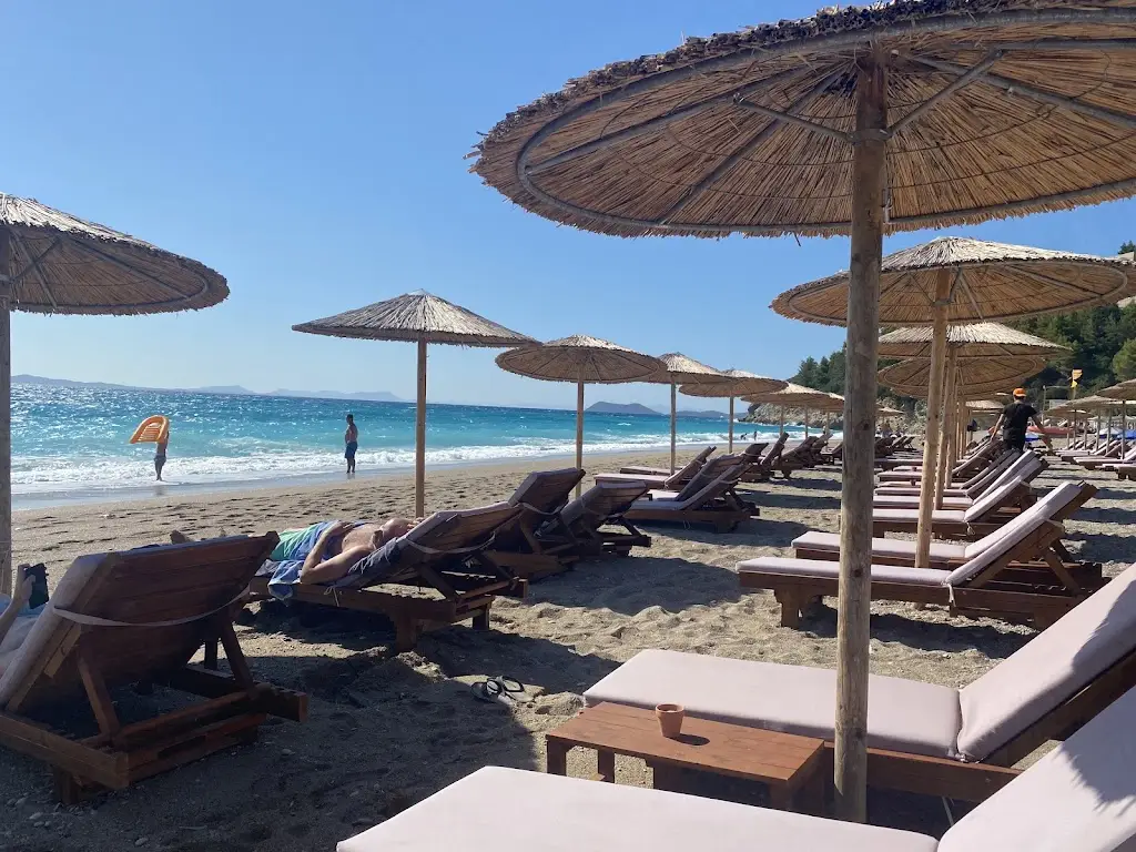 Michelangelo Cirmi_VENUE BEACH BAR_Pérdika_Bewertung