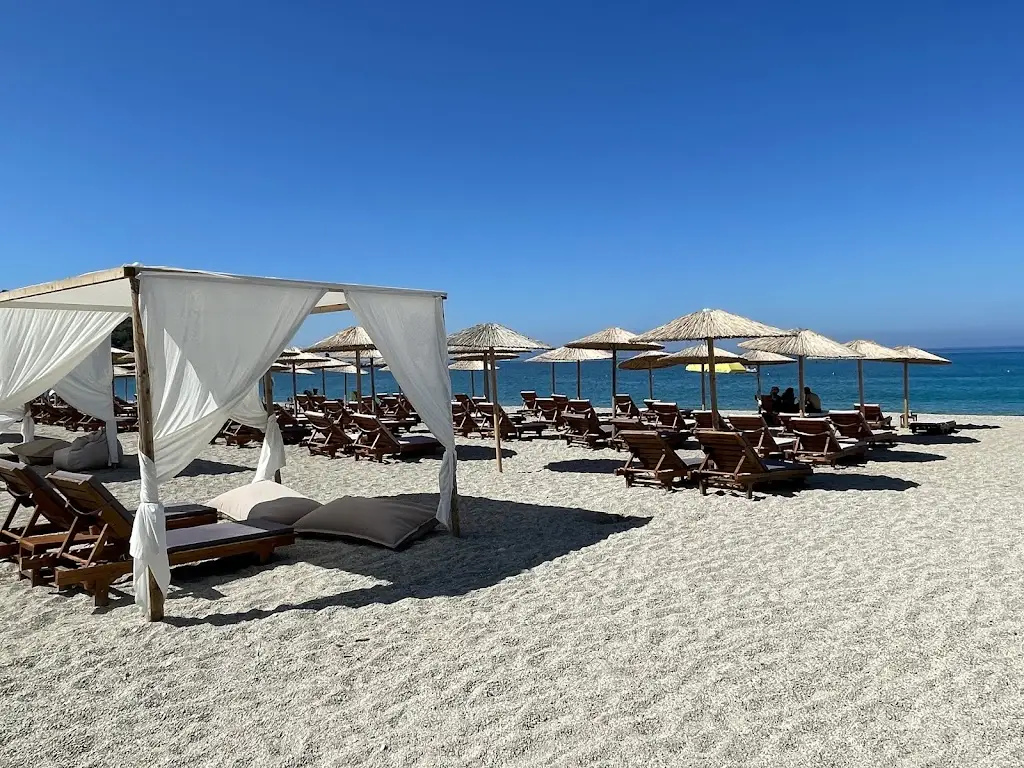 VENUE BEACH BAR Restaurant in Pérdika