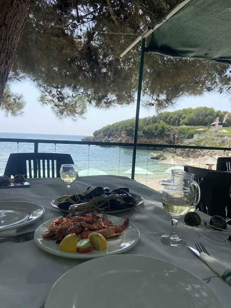 Kamini Fish Tavern_Pérdika_slider_image_2