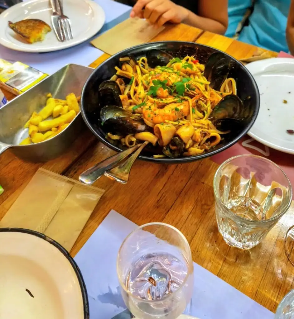 Vanina Fernández Santoro_Raki Meze_Kallithéa_review