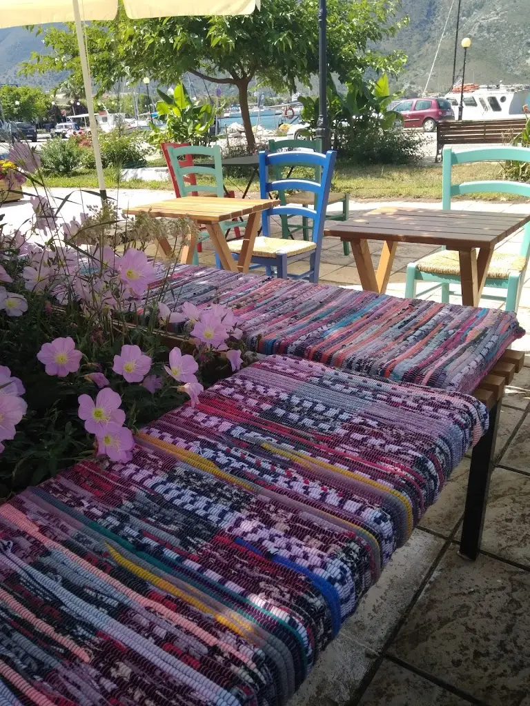 Officer's Restaurant Cafe Restaurant in Platariá