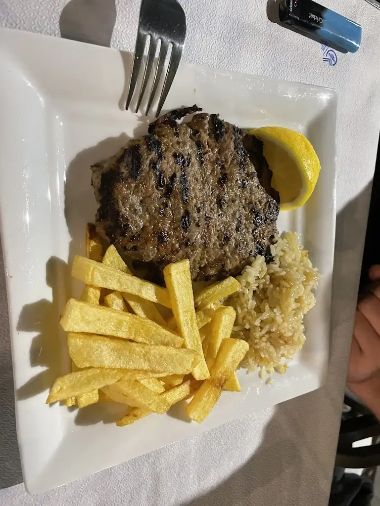 Menü_Taverna ''Sinantisi''_Platariá_Bild_3