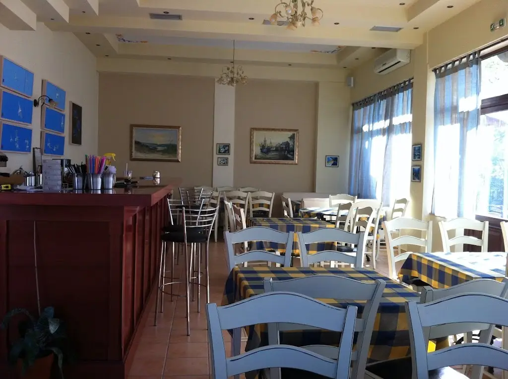 Taverna ''Sinantisi'' Restaurant in Platariá