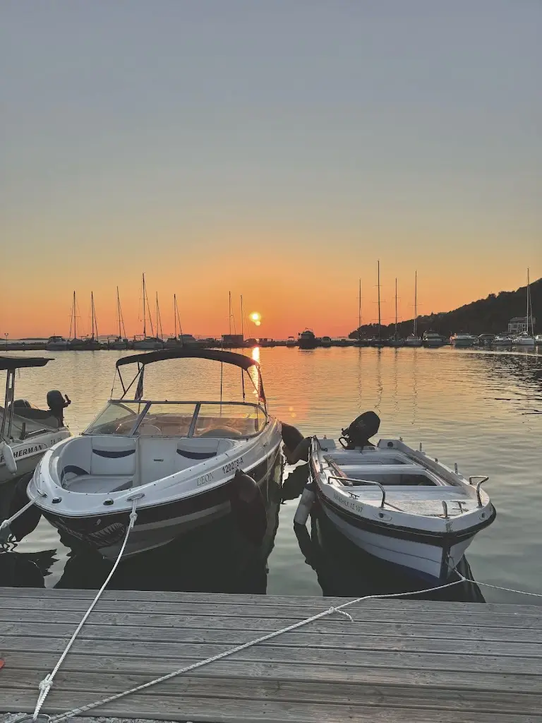 Ταβερνα Ουζερί 