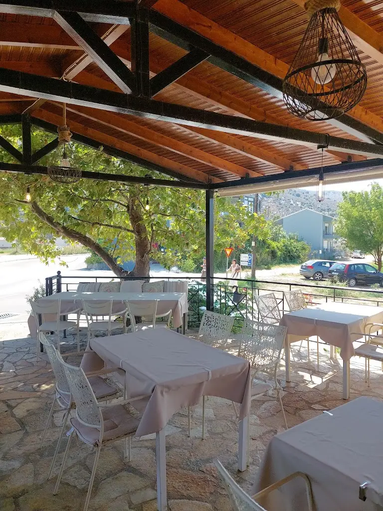 AYRA Restaurant_Platariá_slider_image_1