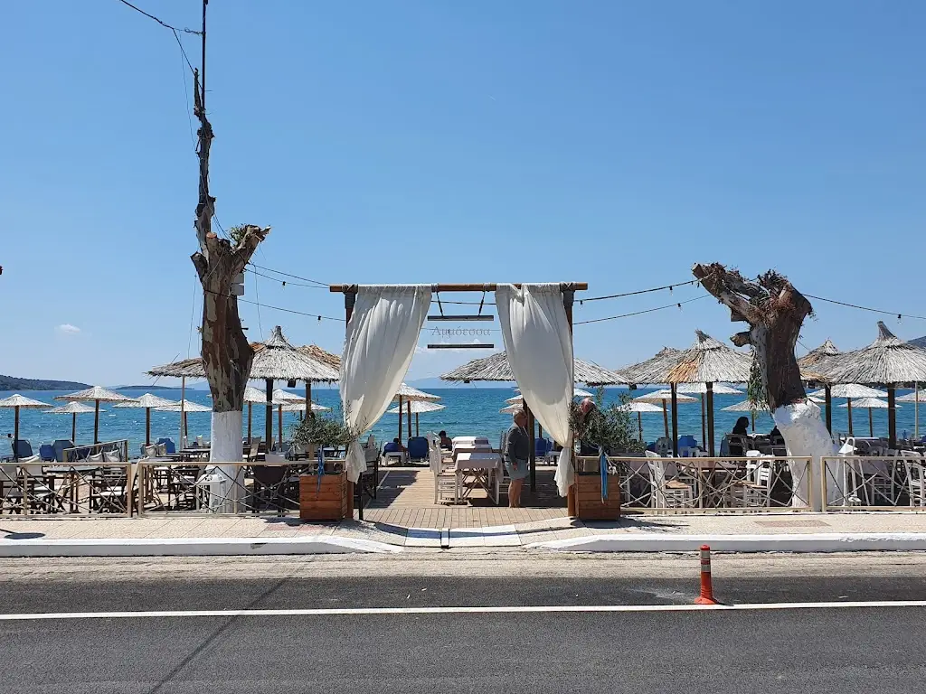 Hilary Bond_The Corner of Taste_Platariá_Bewertung