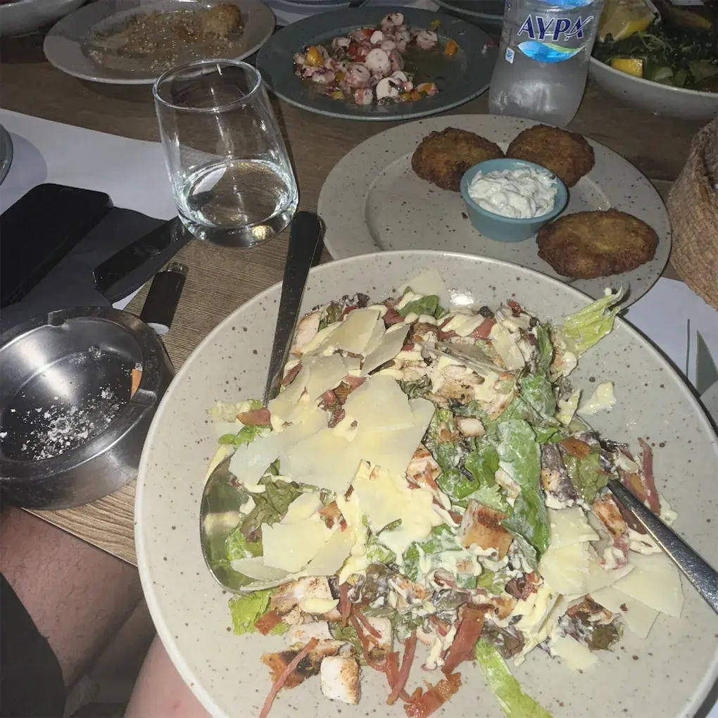 Romina Ahmeti_Oliva Beach Bar-Seafood Restaurant_Platariá_reseña