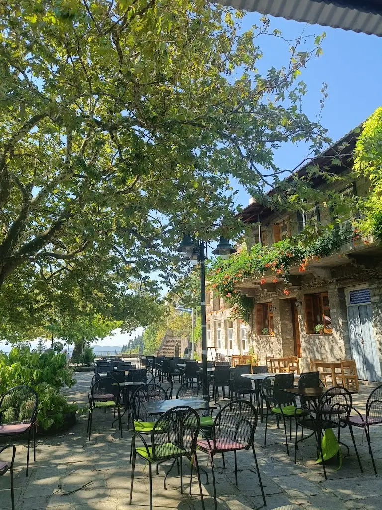 Thanos Vamvakaris_Ζμπλατεία_Voulgaréli_Bewertung