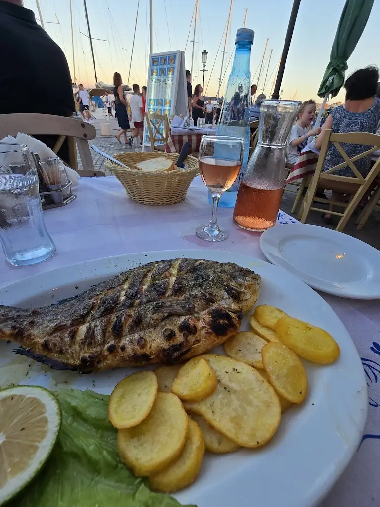 Mythos taverne_Préveza_slider_image_3