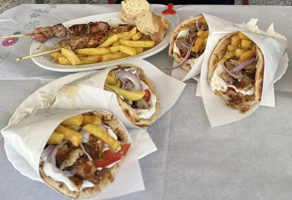 Cindy De Abreu_Barbecue “Το Pikantiko”_Préveza_reseña