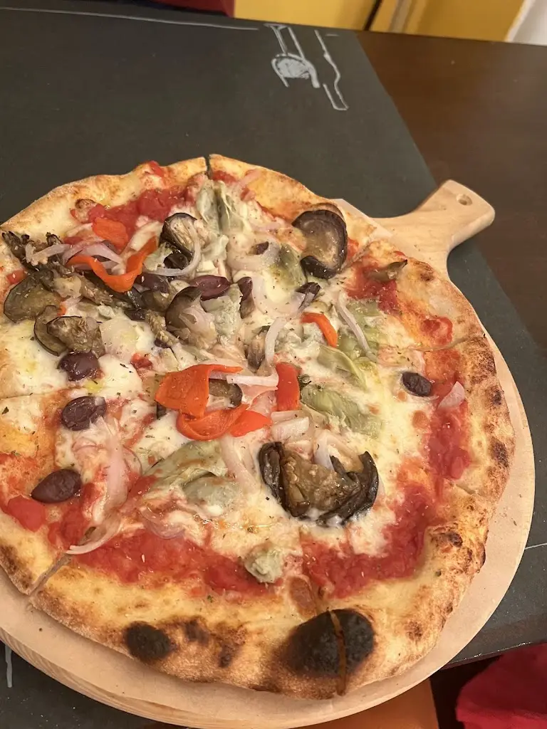 sidra ayoub_Little Italy_Ágios Matthaíos_avis