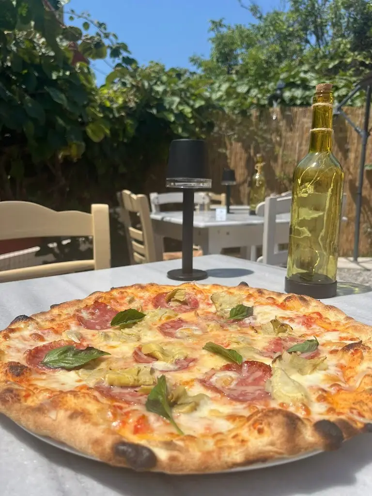 Little Italy_Ágios Matthaíos_slider_image_3