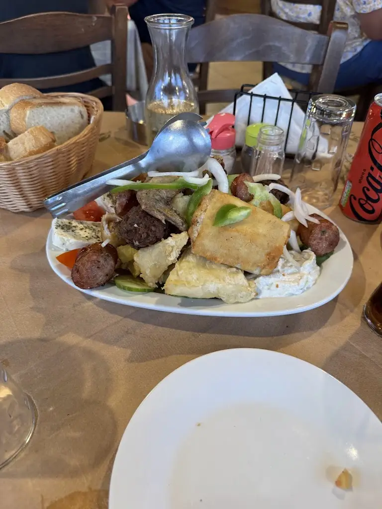 Gugustea Adrian_Ortholithi_Ágios Matthaíos_Bewertung