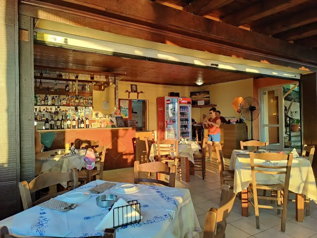 Ortholithi Restaurant in Ágios Matthaíos