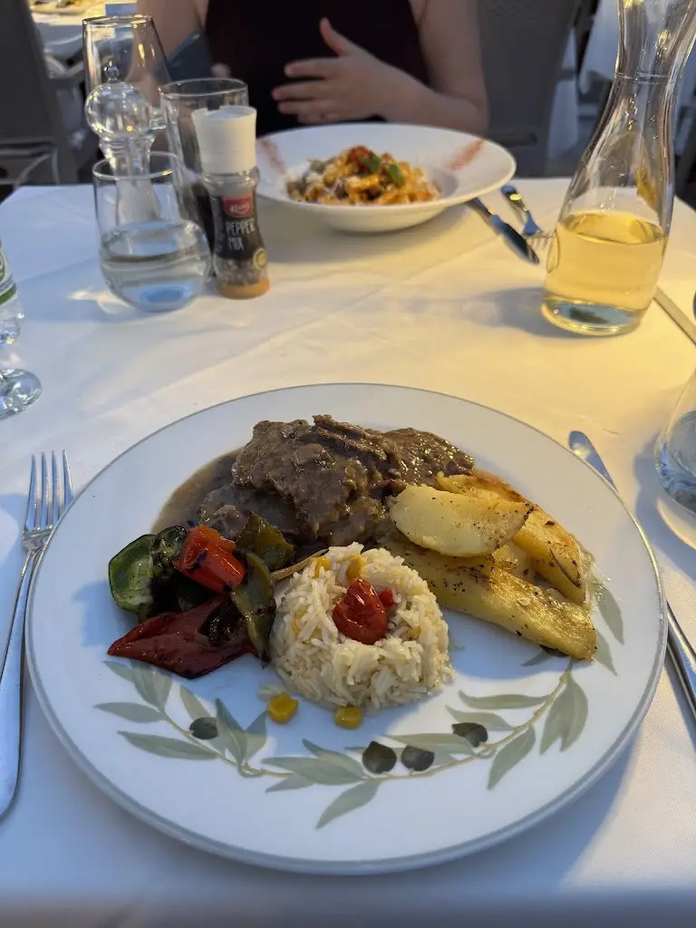 Gugustea Adrian_Steven's on The Hill-Restaurant_Ágios Matthaíos_review