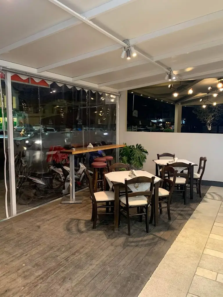 Το Ωραίον Restaurant in Alepoú