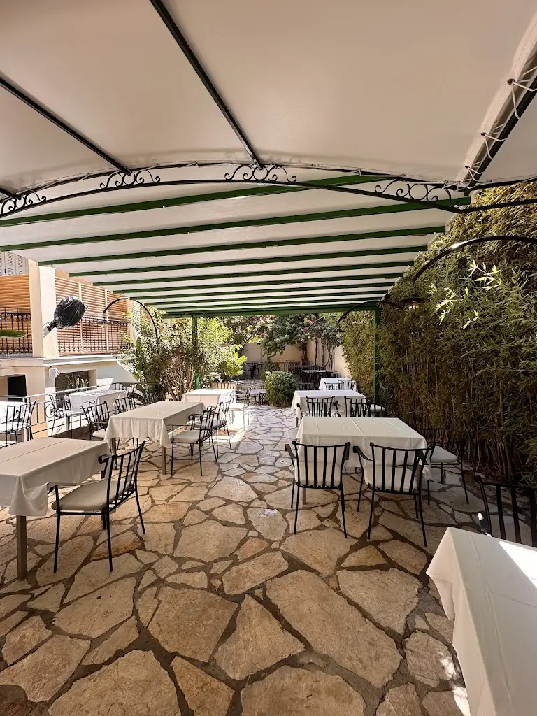 Fishalida’s Garden_Alepoú_slider_image_3