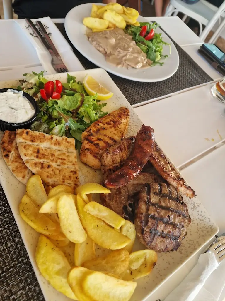 Kevin_Woody's Cafe/Bar Restaurant_Acharávi_review