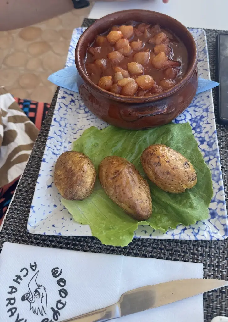 Oana Margin_Woody's Cafe/Bar Restaurant_Acharávi_review