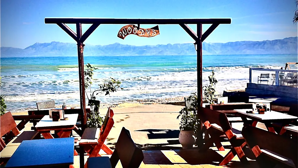 Woody's Cafe/Bar Restaurant Restaurant in Acharávi