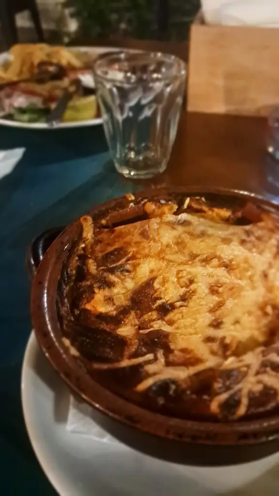 Billie_Totem Restaurant Bar_Acharávi_Bewertung