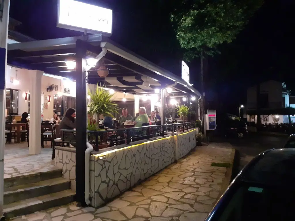 Totem Restaurant Bar Restaurant in Acharávi