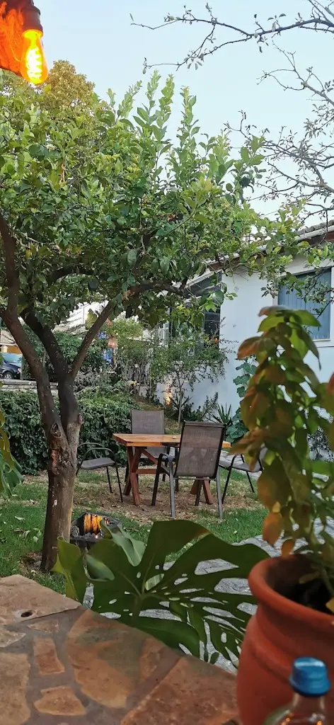 Rany Americo_'The Garden' Restaurant & Cocktail Bar_Acharávi_Bewertung